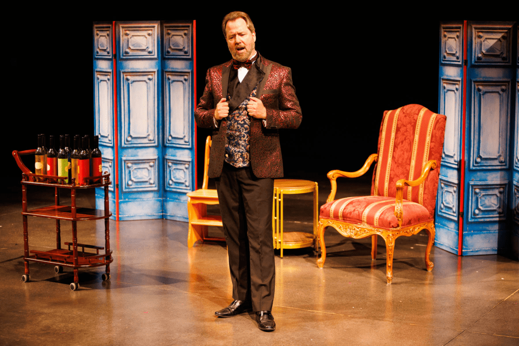 Dulcamara (Blake Davidson) offers a discount in "Udite, udite, oh rustici!" from Donizetti's "The Elixir of Love".